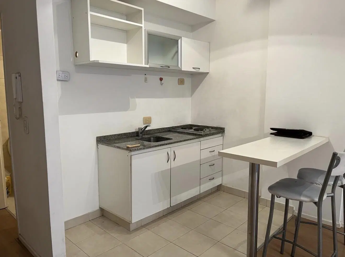 Departamento Monoambiente en Alquiler con BALCON bajas expensas 4