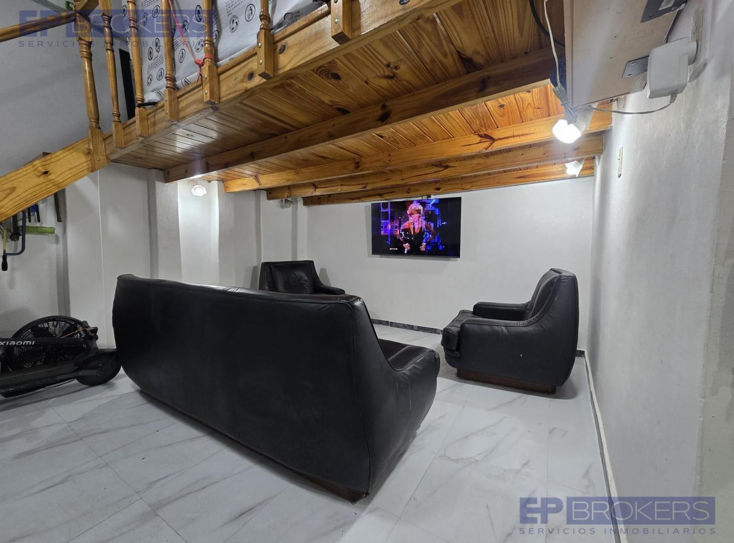 Foto de VENTA PH 2 AMB, CON ENTRE PISO, SIN EXPENSAS, BARRACAS, imagen 3