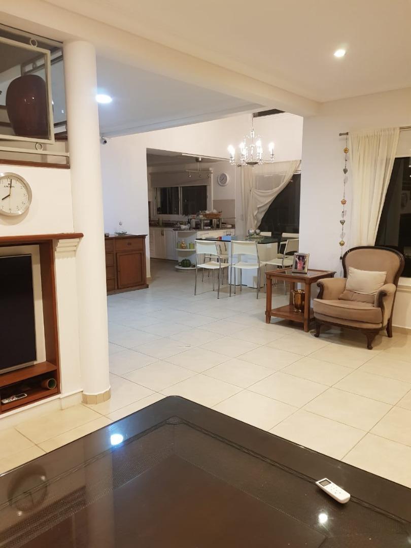 CASA VENTA FCO. ALVAREZ - MORENO "CAMPOS DE ALVAREZ"