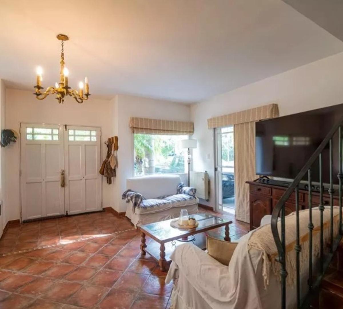 CASA VENTA "CASCO DE MORENO" MORENO