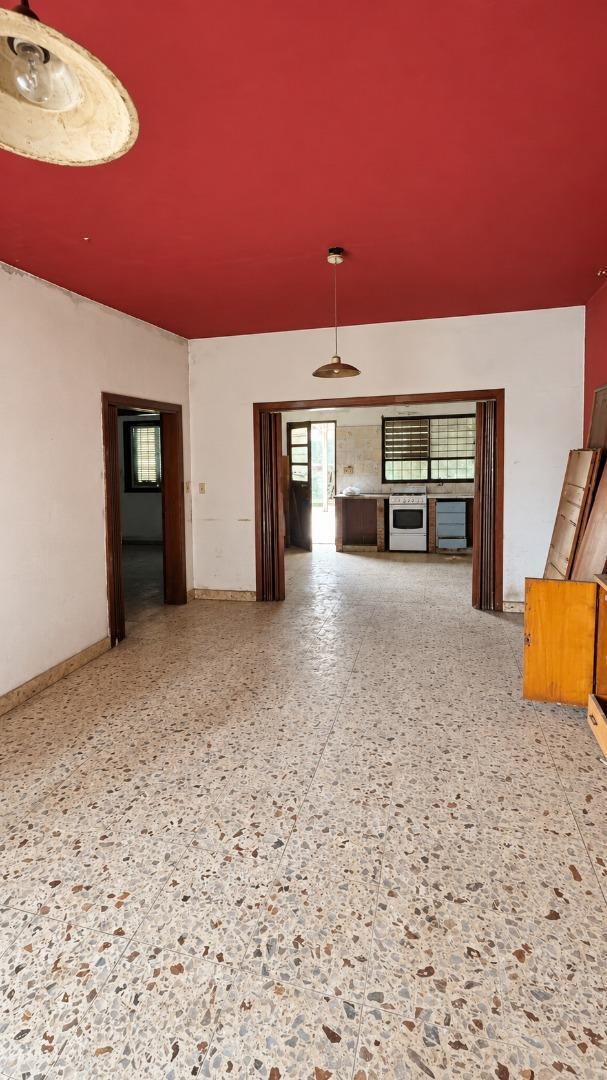 Foto de CASA 3 AMB EN VENTA CON PARQUE, QUINCHO Y GARAGE ITUZAINGO, imagen 4