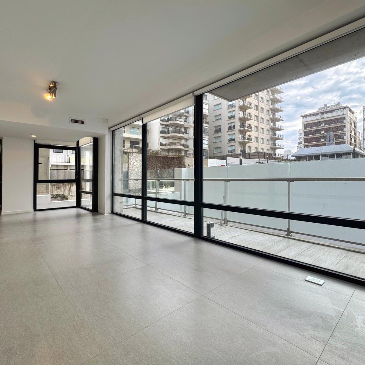Foto de Venta departamento 3 ambientes c/ cochera cubierta - Barrio Playa Varese, imagen 2