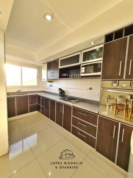 Venta de Depto 3 Amb C/cochera Doble - Zona Golf Playa Grande 2