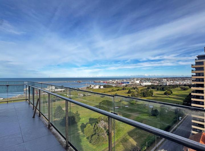 Venta depto 5 amb primera linea al mar dos cochera - Golf Playa grande 2