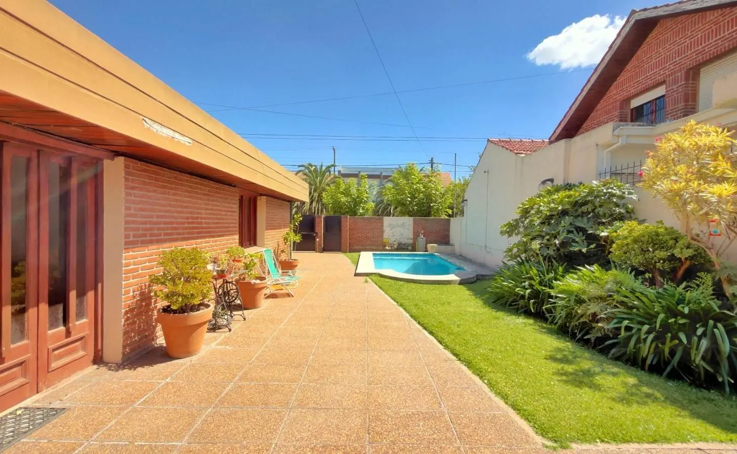 Venta de casa 5 ambientes con parque y piscina - Barrio Constitucion 5