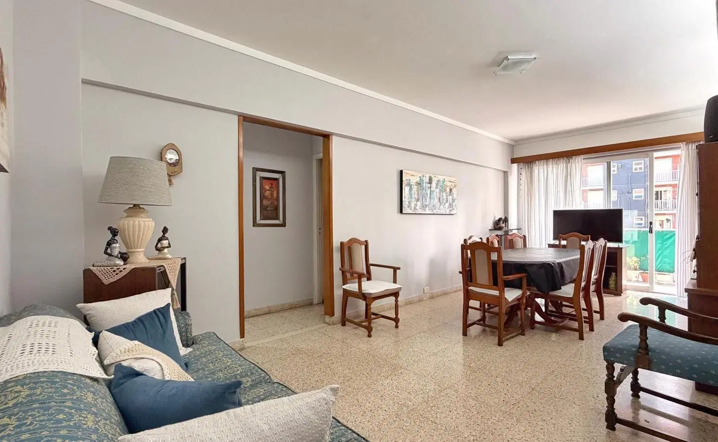 Depto 4 amb c/ dependencia y balcon a la calle. 1