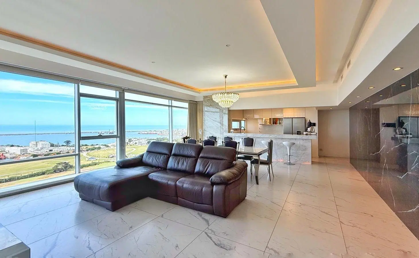 Venta de semipiso 5 amb con dos cocheras con vistas al golf - Playa Grande 3