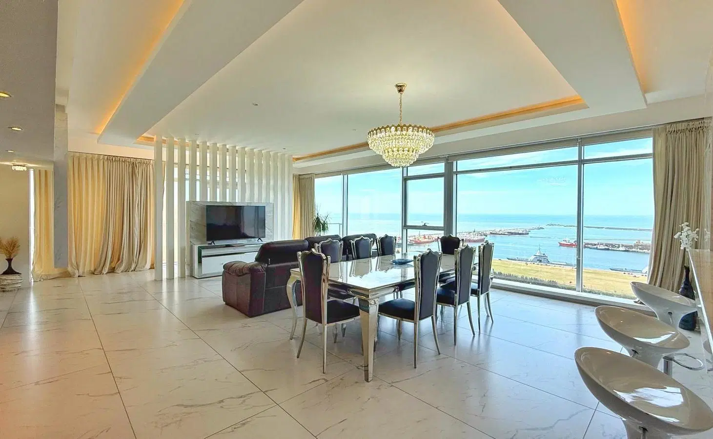 Venta de semipiso 5 amb con dos cocheras con vistas al golf - Playa Grande 2