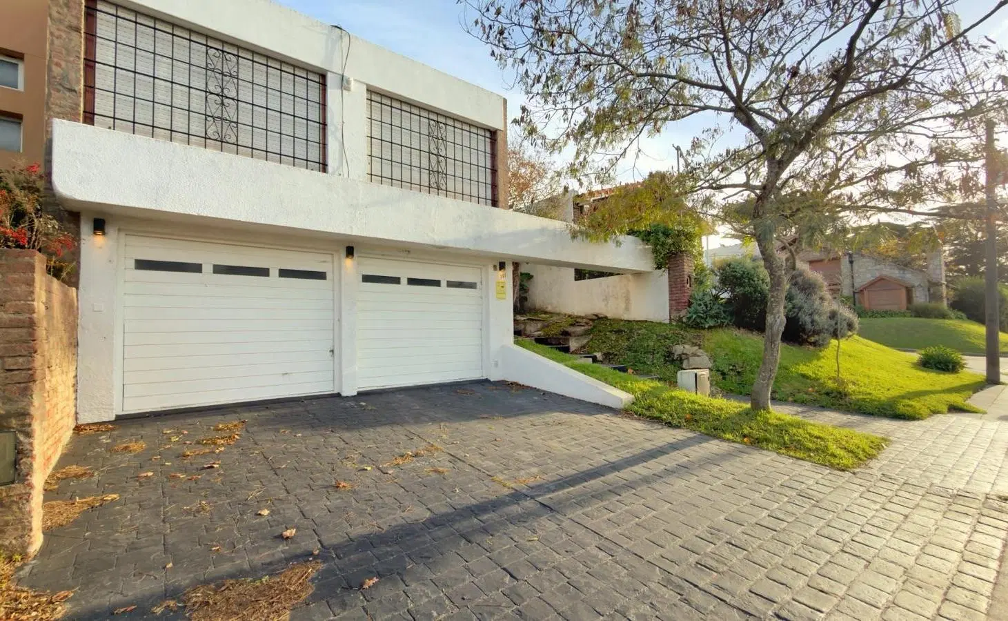 Venta de casa 4 ambientes con cochera doble - Barrio Playa grande 2