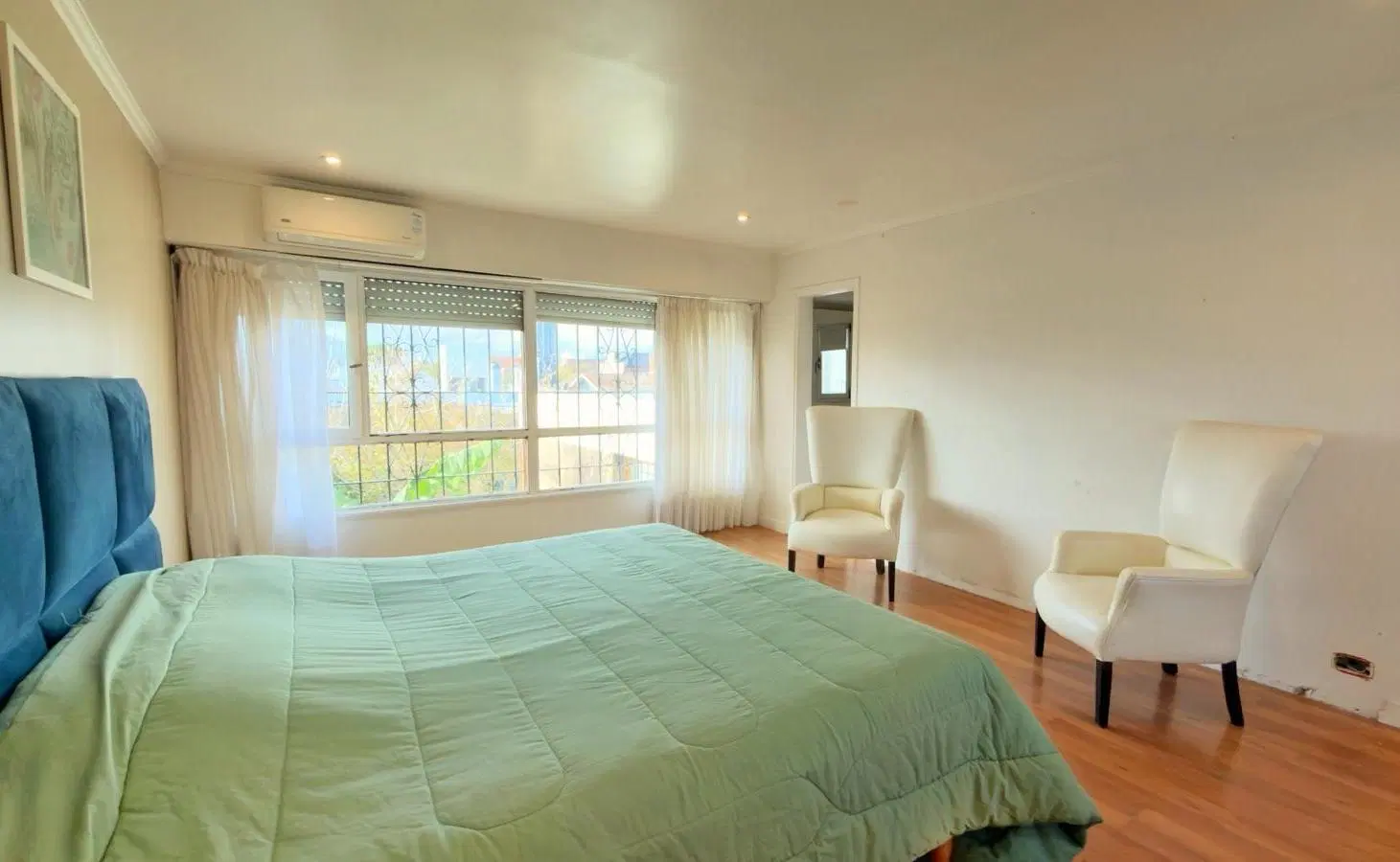 Venta de casa 4 ambientes con cochera doble - Barrio Playa grande 4
