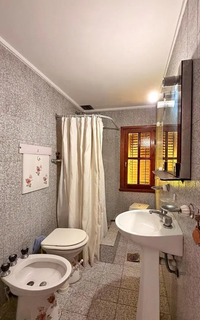 Casa 4 ambientes con quincho y parque en Chauvin 3