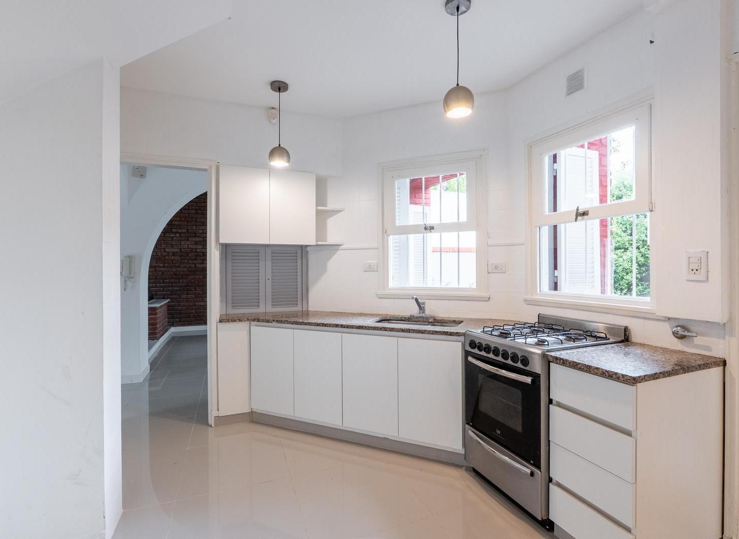 Foto de Venta Casa 6 ambientes con parque y garage - Stella Maris, imagen 2