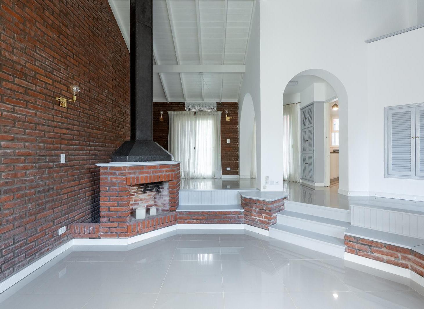 Venta Casa 6 ambientes con parque y garage - Stella Maris