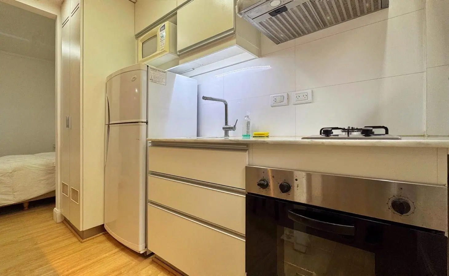 Venta depto monoambiente con balcon a la calle - Zona Guemes 8