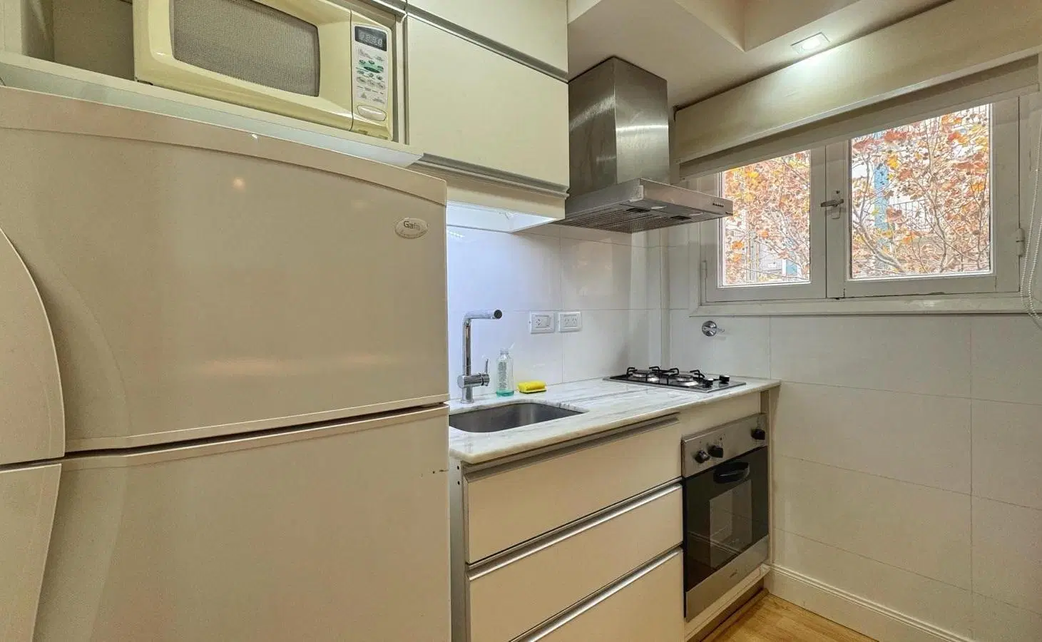 Venta depto monoambiente con balcon a la calle - Zona Guemes 5
