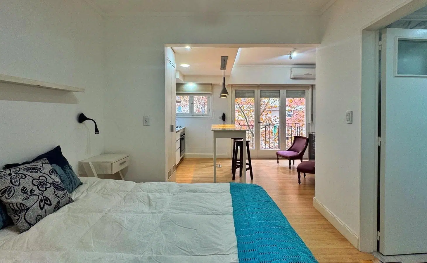 Venta depto monoambiente con balcon a la calle - Zona Guemes 1