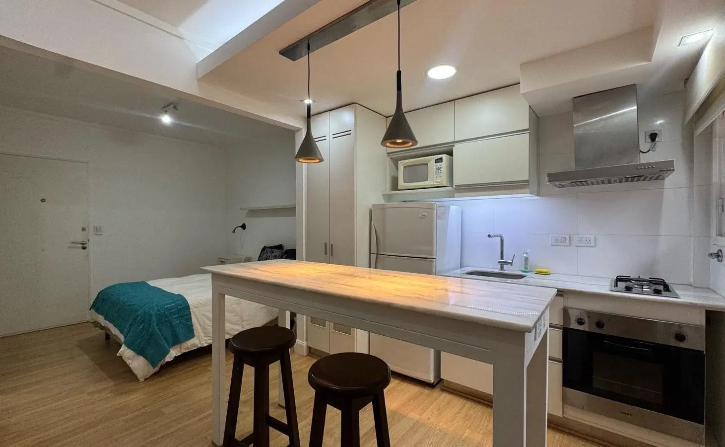 Venta depto monoambiente con balcon a la calle - Zona Guemes 3