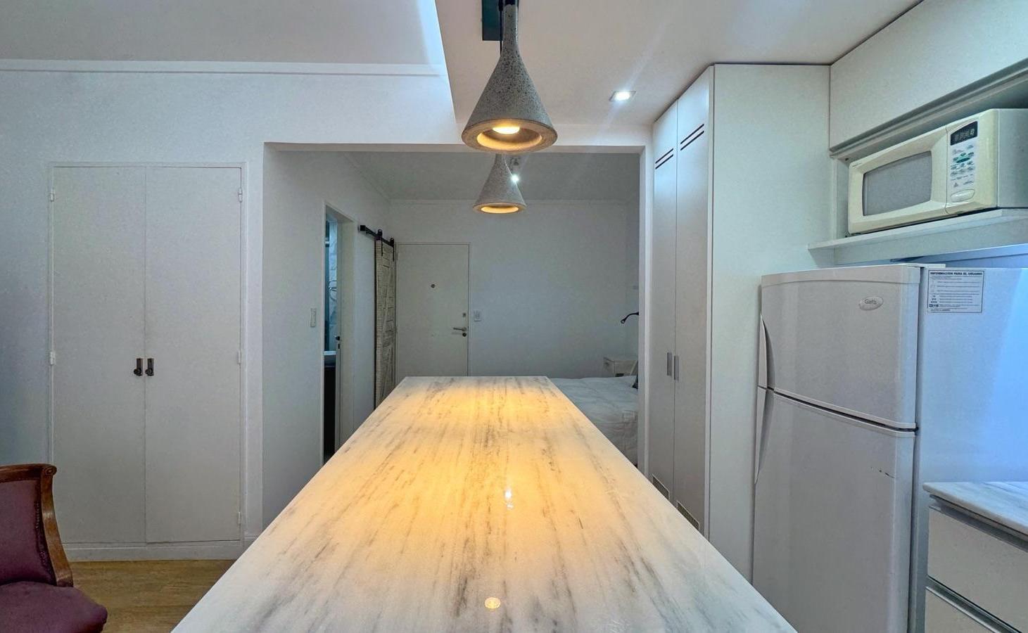 Venta depto monoambiente con balcon a la calle - Zona Guemes