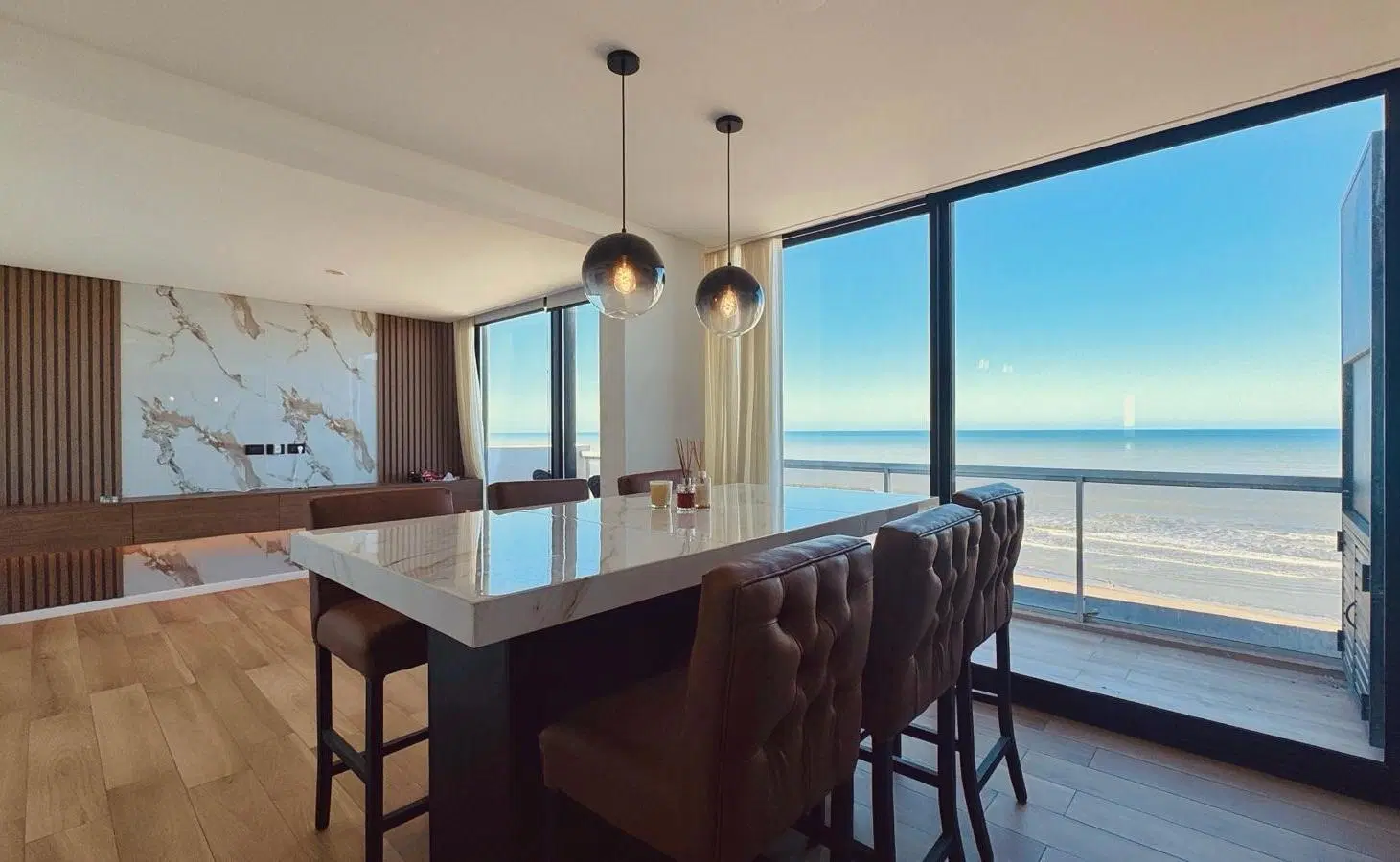 Venta depto 3 amb/ terraza propia c/coch - primer linea al mar 4