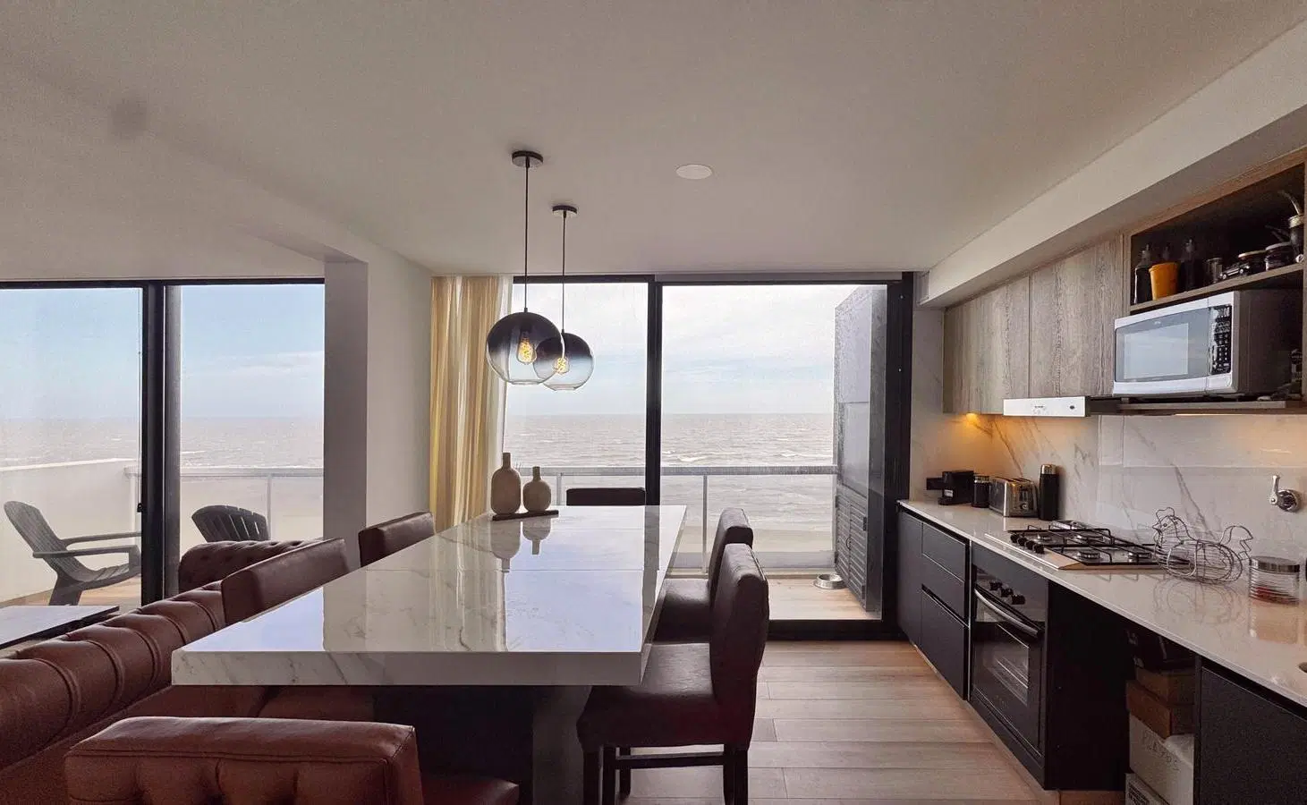 Venta depto 3 amb/ terraza propia c/coch - primer linea al mar 1