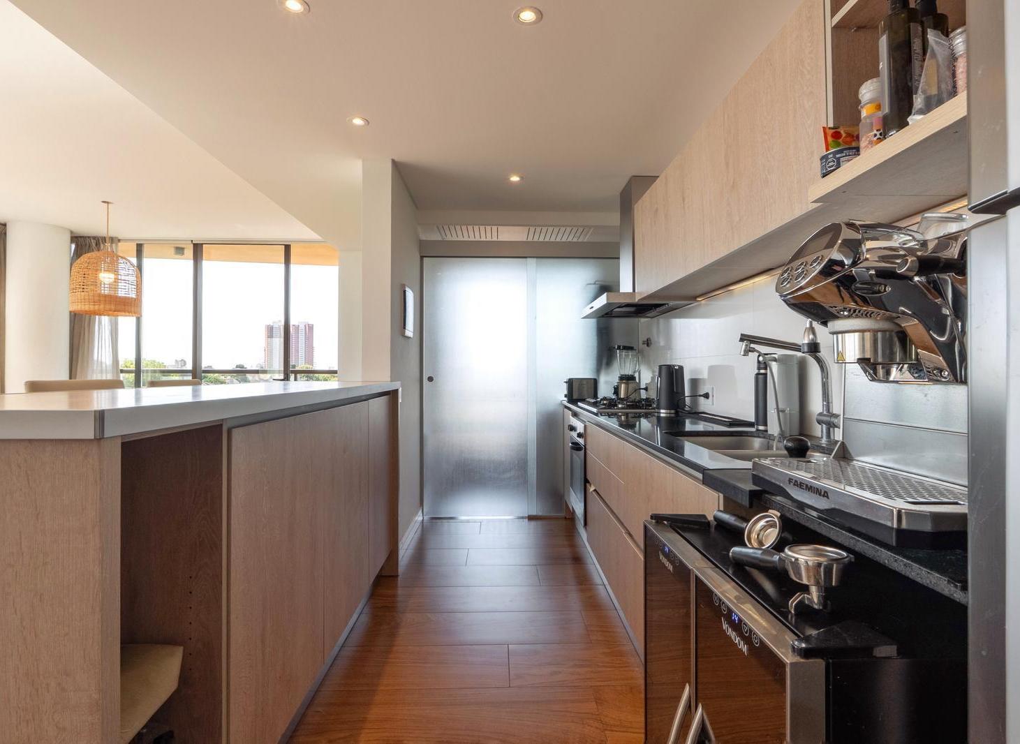Foto de Venta o alquiler de semipiso 3 ambientes con dos cocheras y baulera - Playa Grande, imagen 4