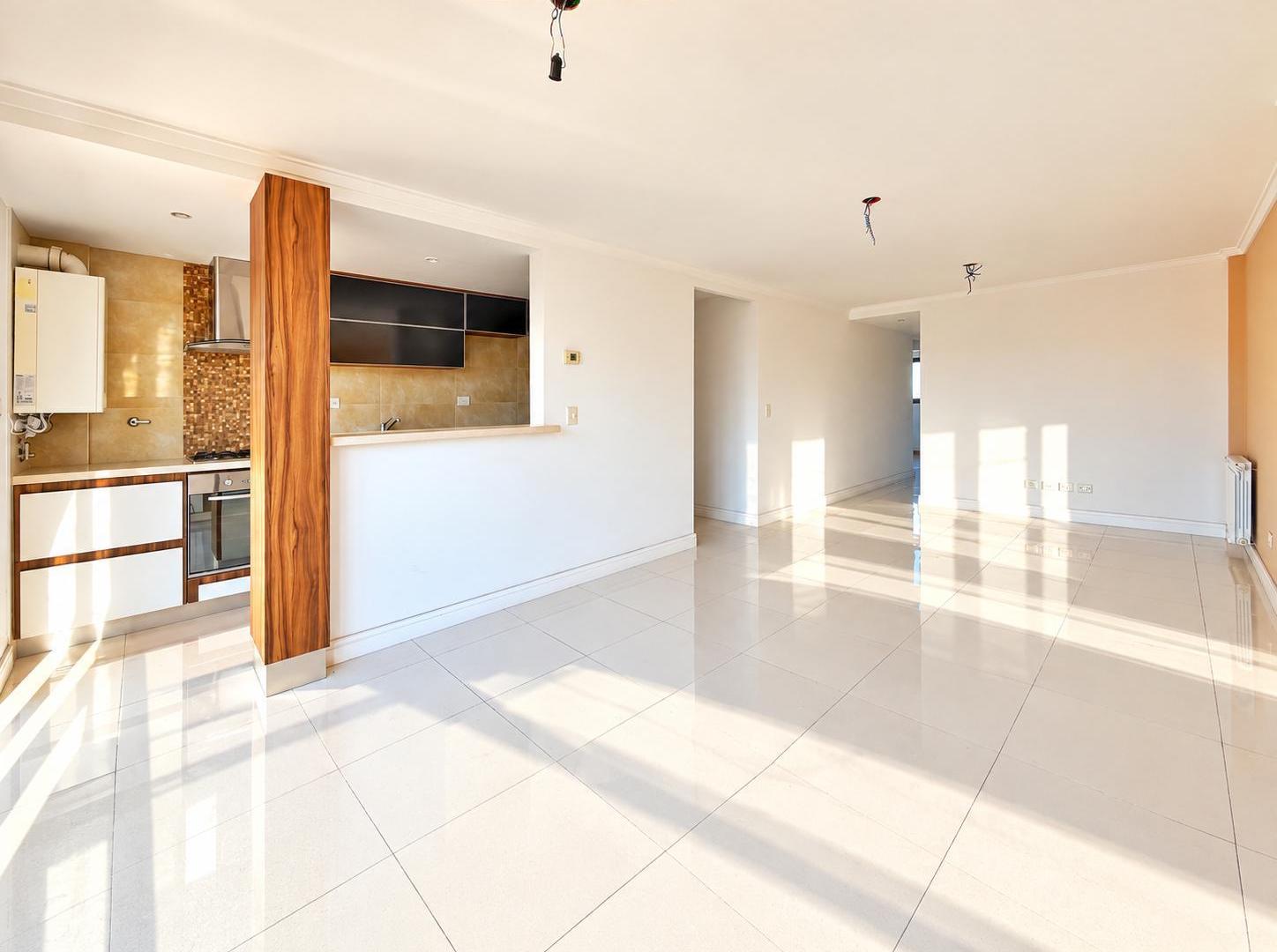 Foto de Venta depto 3 ambientes a la calle con cochera - Zona Macrocentro, imagen 2