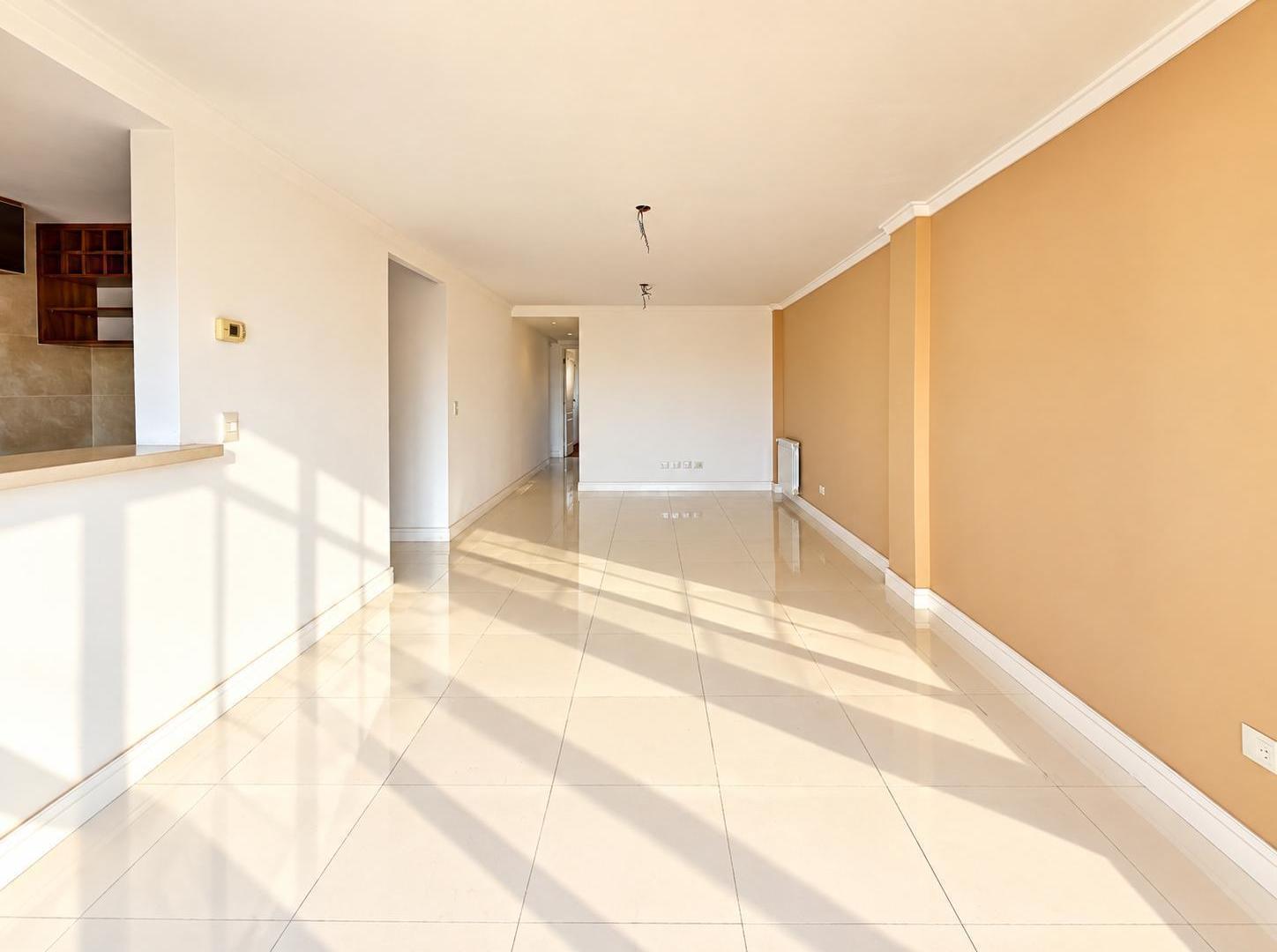 Foto de Venta depto 3 ambientes a la calle con cochera - Zona Macrocentro, imagen 3