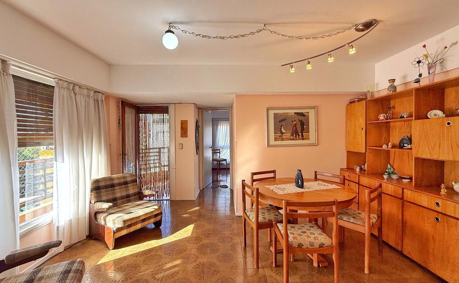 Foto de Venta Depto 2 amb al Frente - La Perla, imagen 2