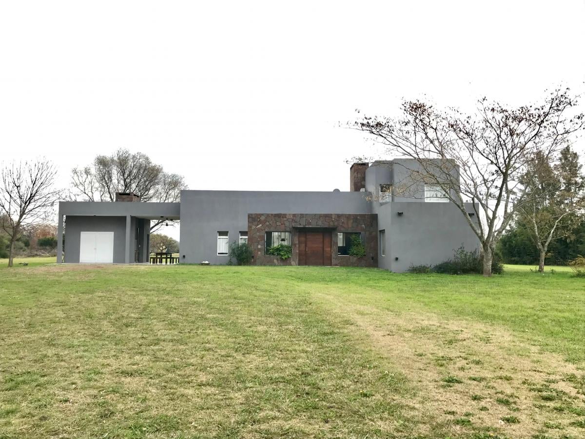 Venta en Chacras del Paraná increíble casa a la laguna Vivo aquí consúltame