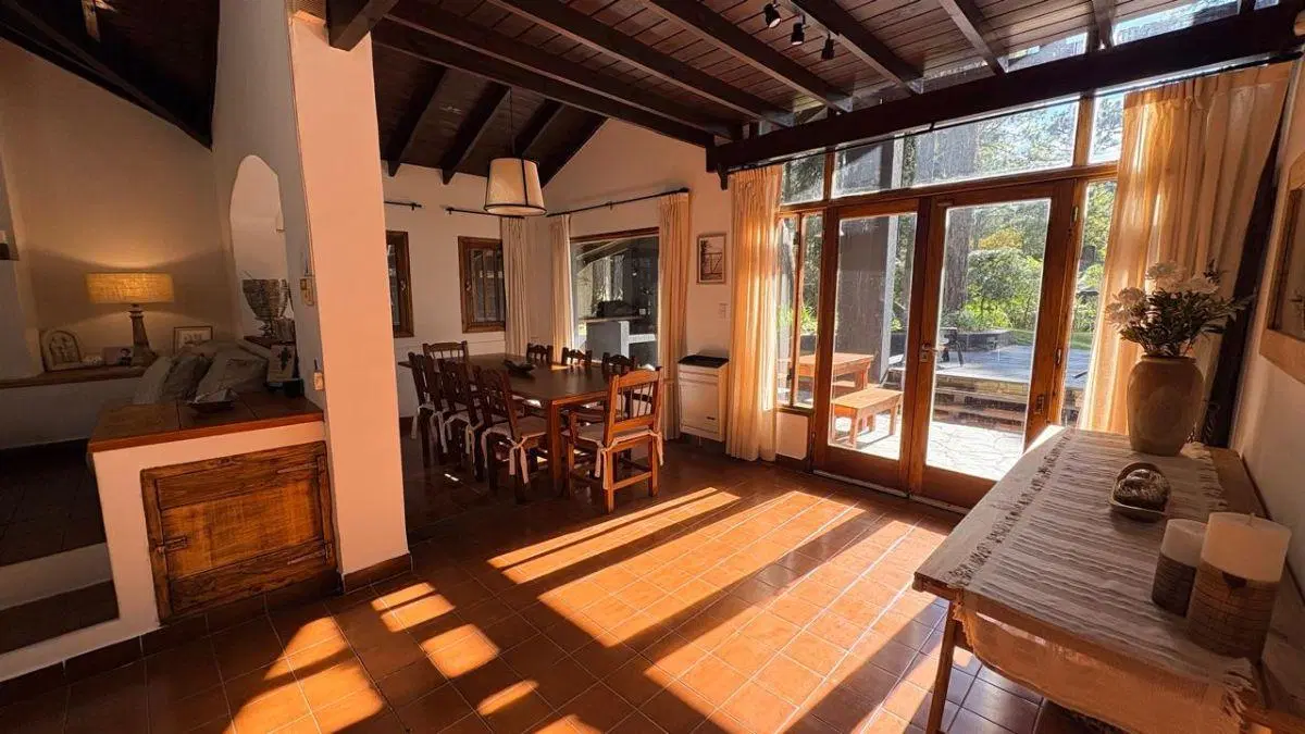 Excelente propiedad en venta en hermosa zona de Cariló 3