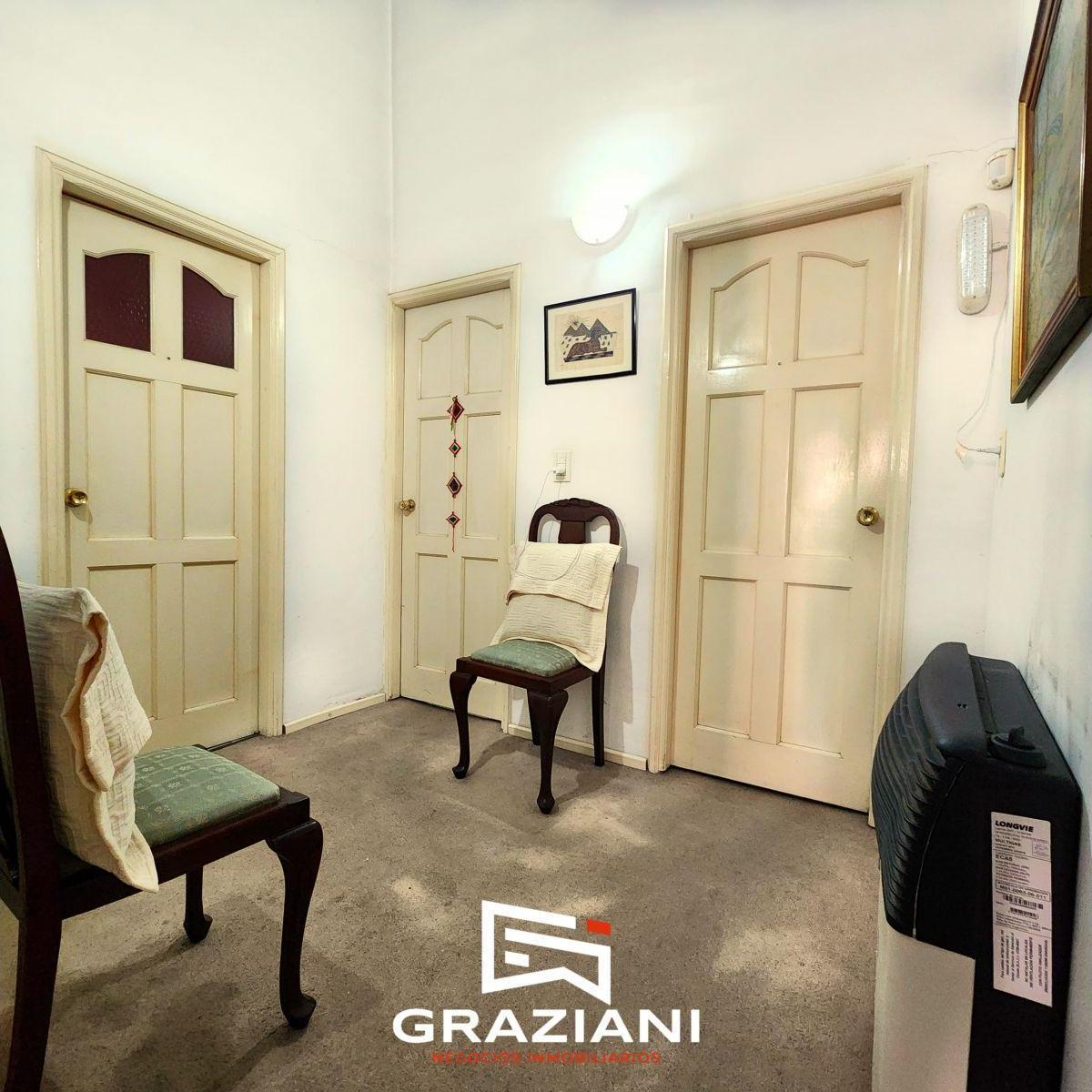 Venta - Casa de 3 Dorm. - 3 Baños y Cochera. en Esquina. Hermosa 5
