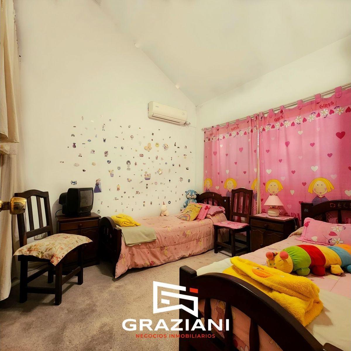 Venta - Casa de 3 Dorm. - 3 Baños y Cochera. en Esquina. Hermosa 4