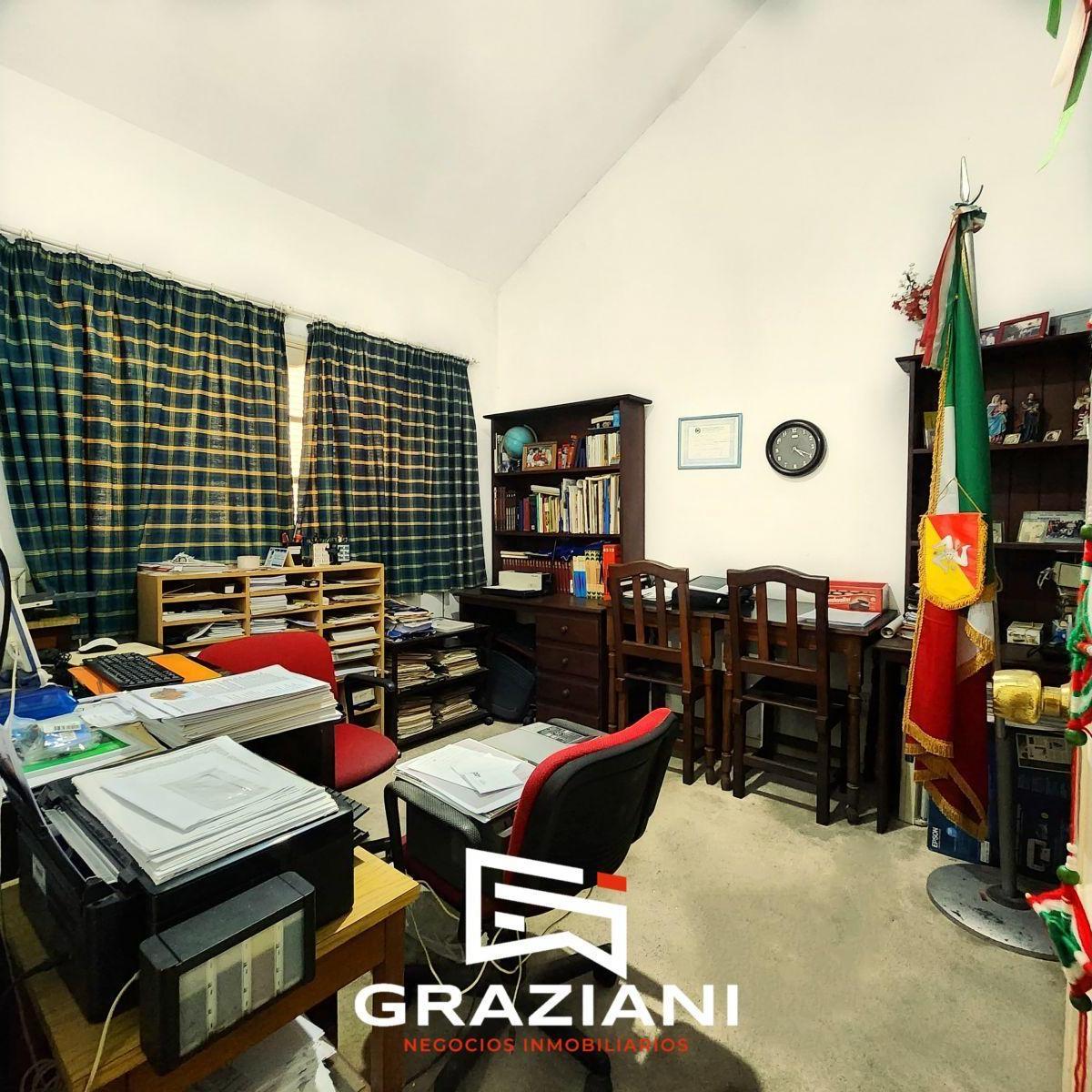 Venta - Casa de 3 Dorm. - 3 Baños y Cochera. en Esquina. Hermosa 2