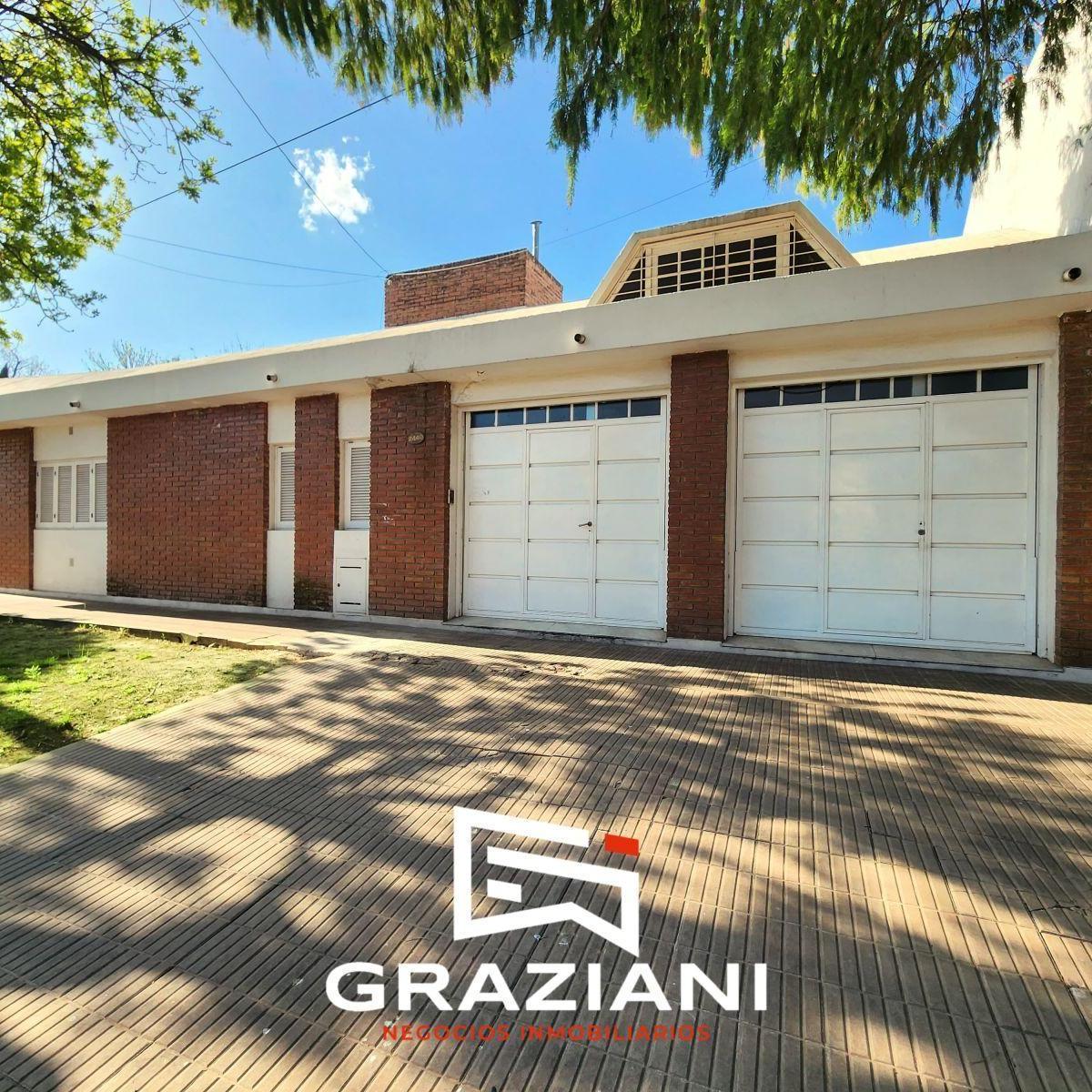 Venta - Casa de 3 Dorm. - 3 Baños y Cochera. en Esquina. Hermosa 1