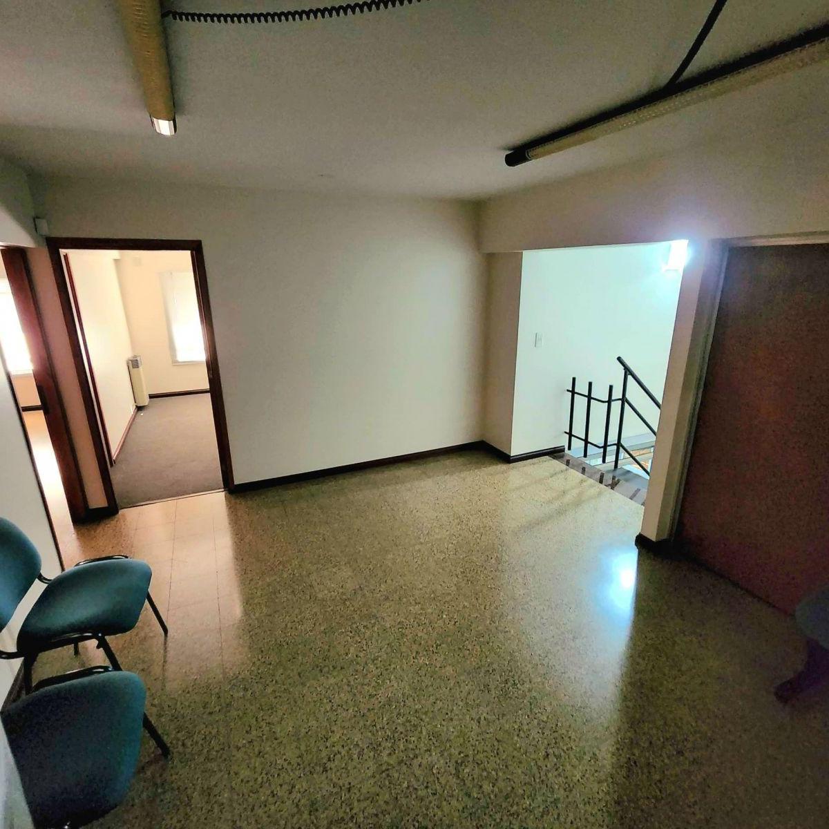 Imponente Galpón con Cerca de Accesos a Rosario 4