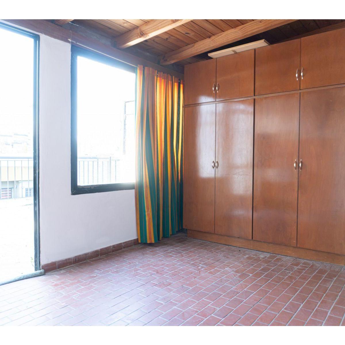 Venta Casa 3 Dorm. con Cochera 5