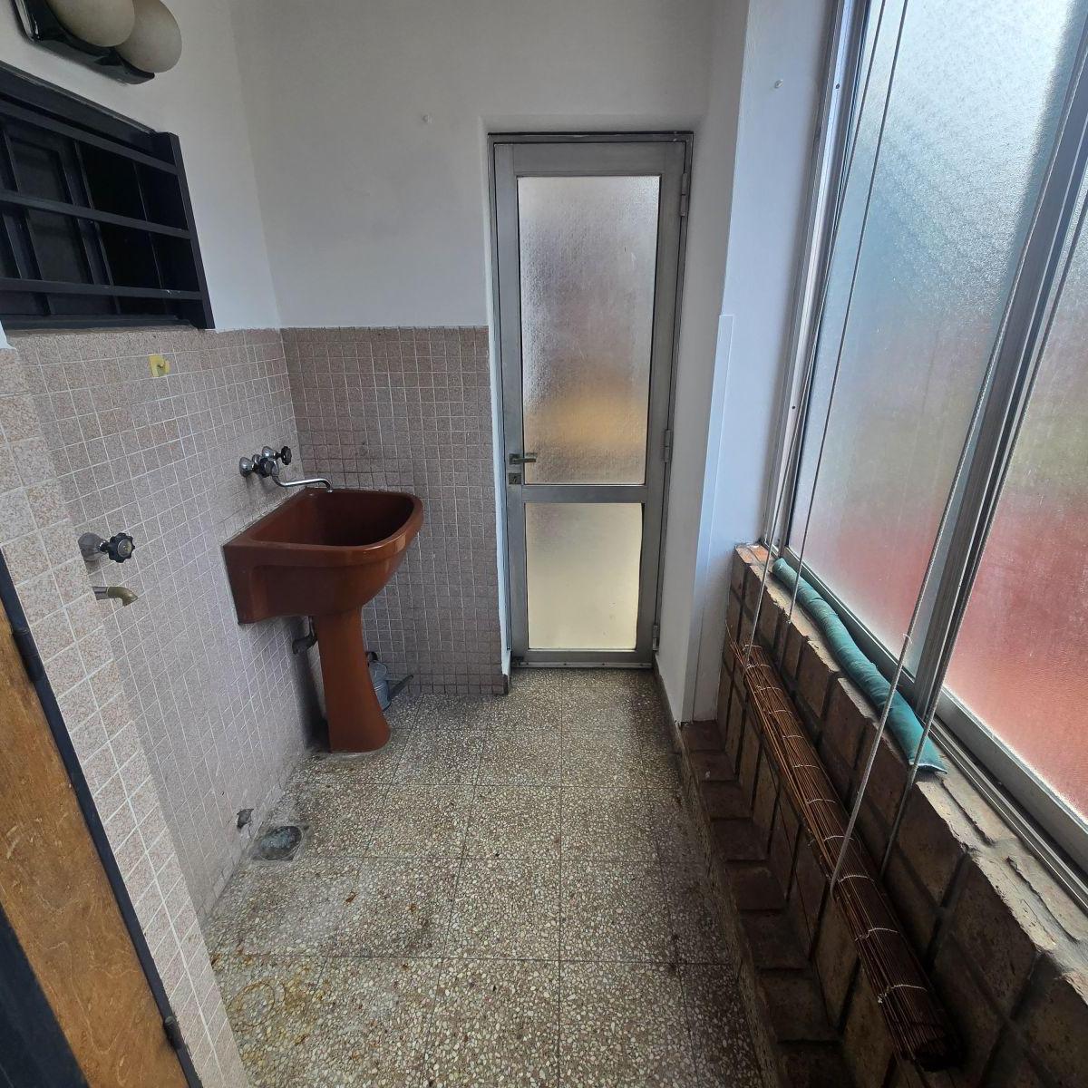 Venta Depto 2 Dorm. + Patio, Marcos Paz 3600 1
