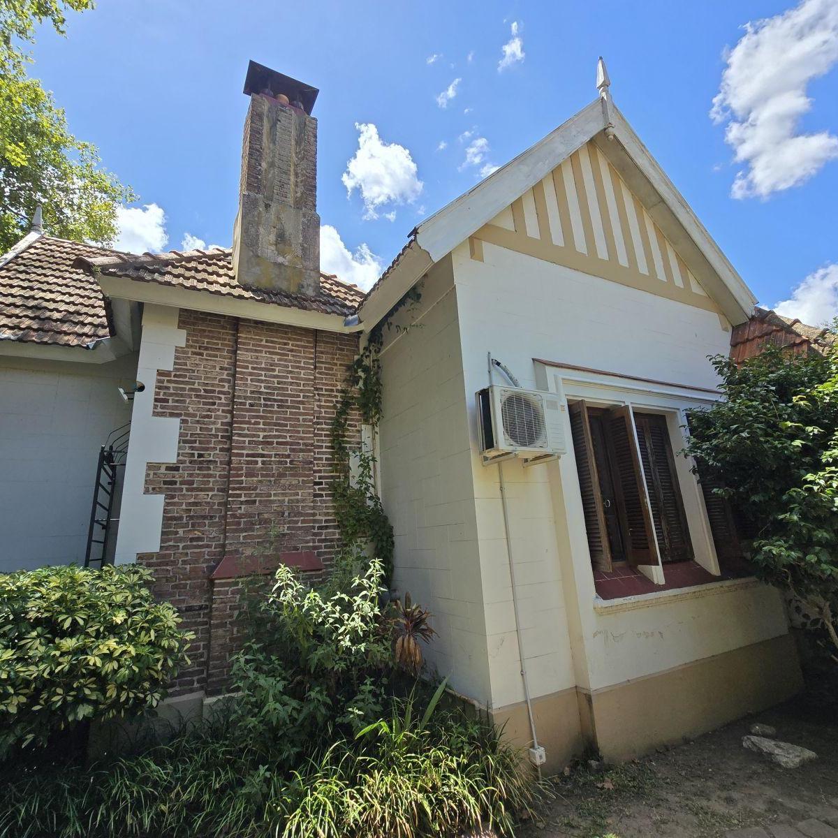 Excelente Casa de Estilo en El Corazón de Alberdi 2