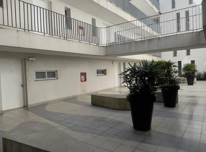 ALQUILER UN DORMITORIO AMOBLADO COCHERA PUERTO NORTE 5