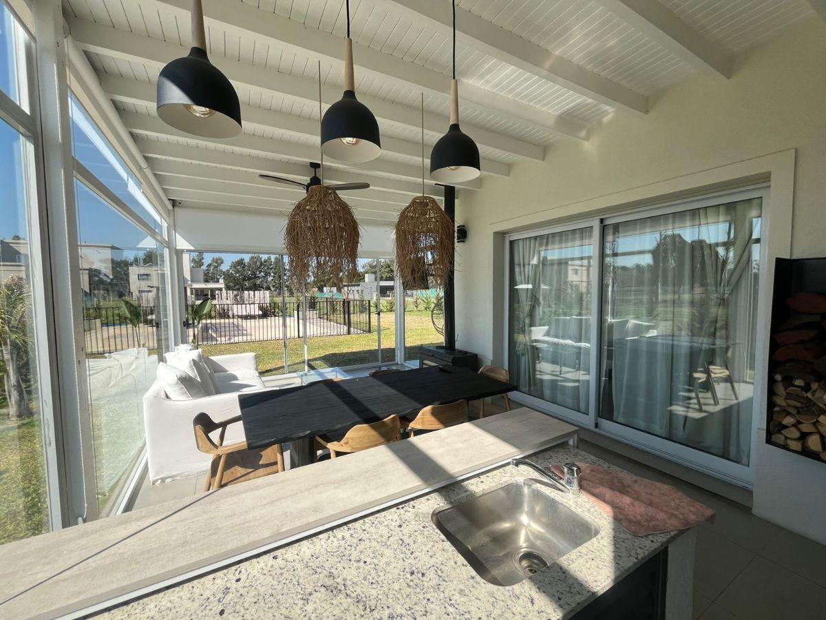 Casa en venta en club de campo en Funes
