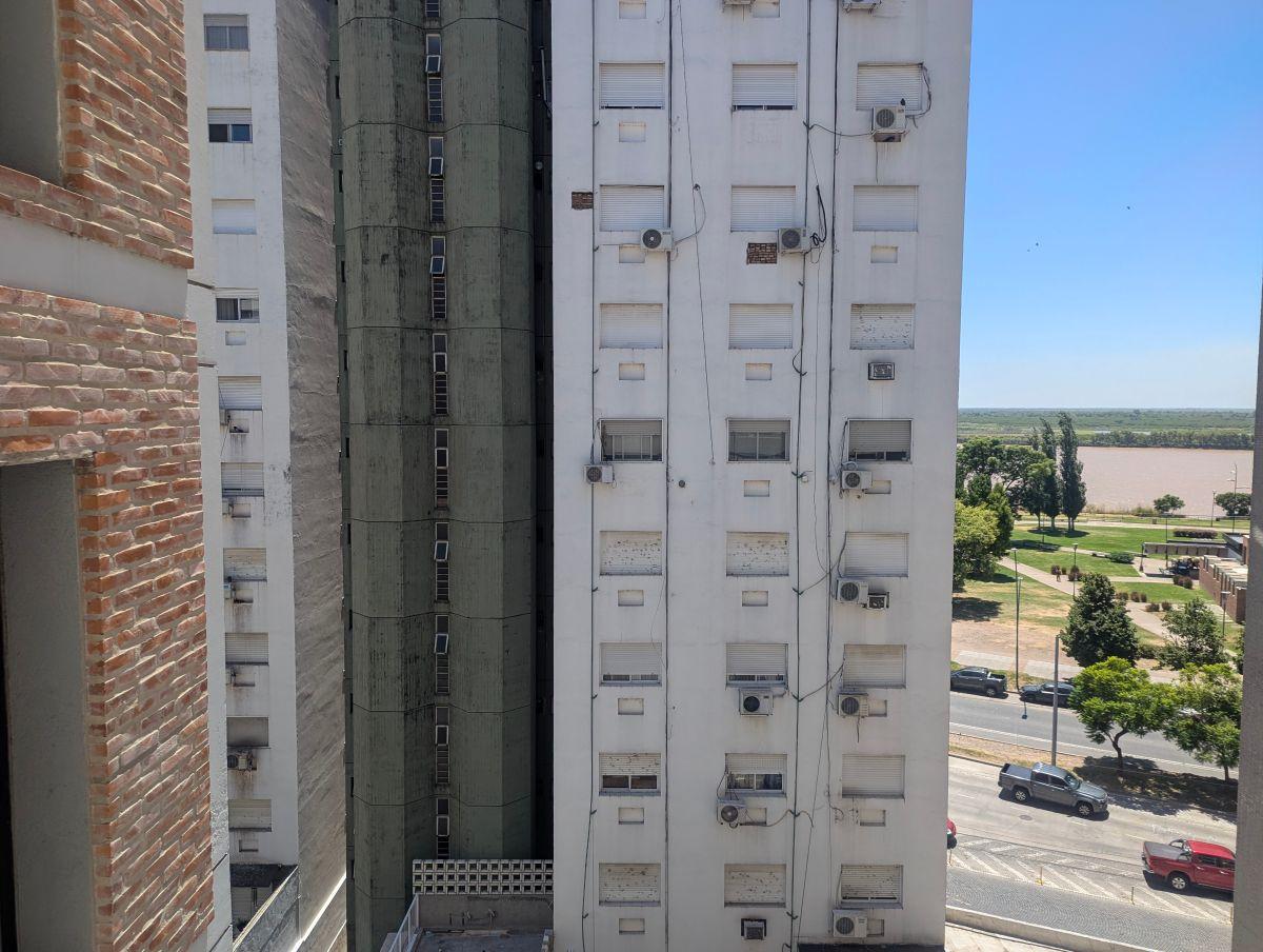 Moderno departamento de 2 dormitorios con cochera en zona Rio. Rindaldi.