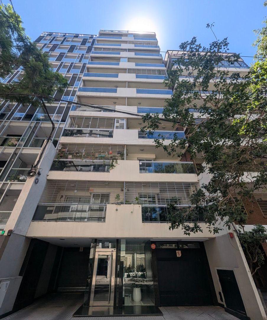 Moderno departamento de 2 dormitorios con cochera en zona Rio. Rindaldi.