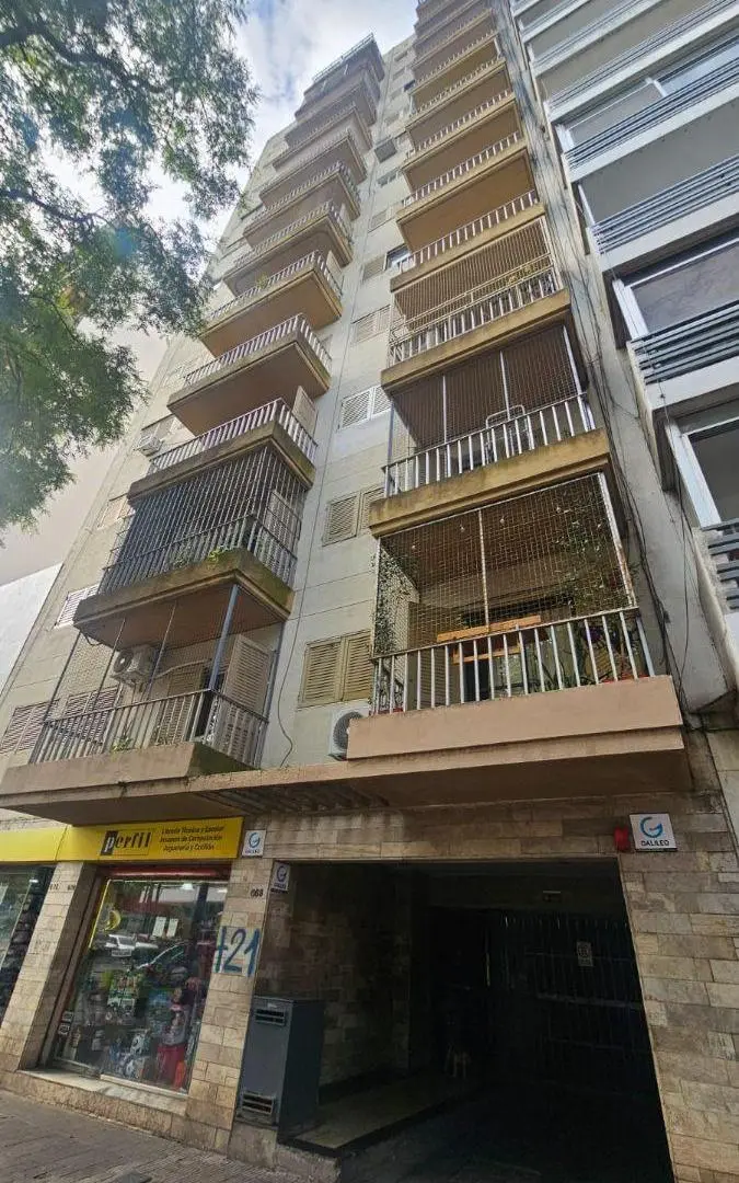 Departamento 2 dormitorios en Av Pellegrini 5
