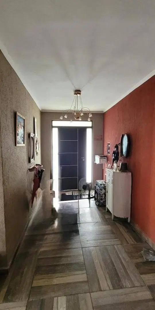 Casa con jardín y pileta en Roldan 3