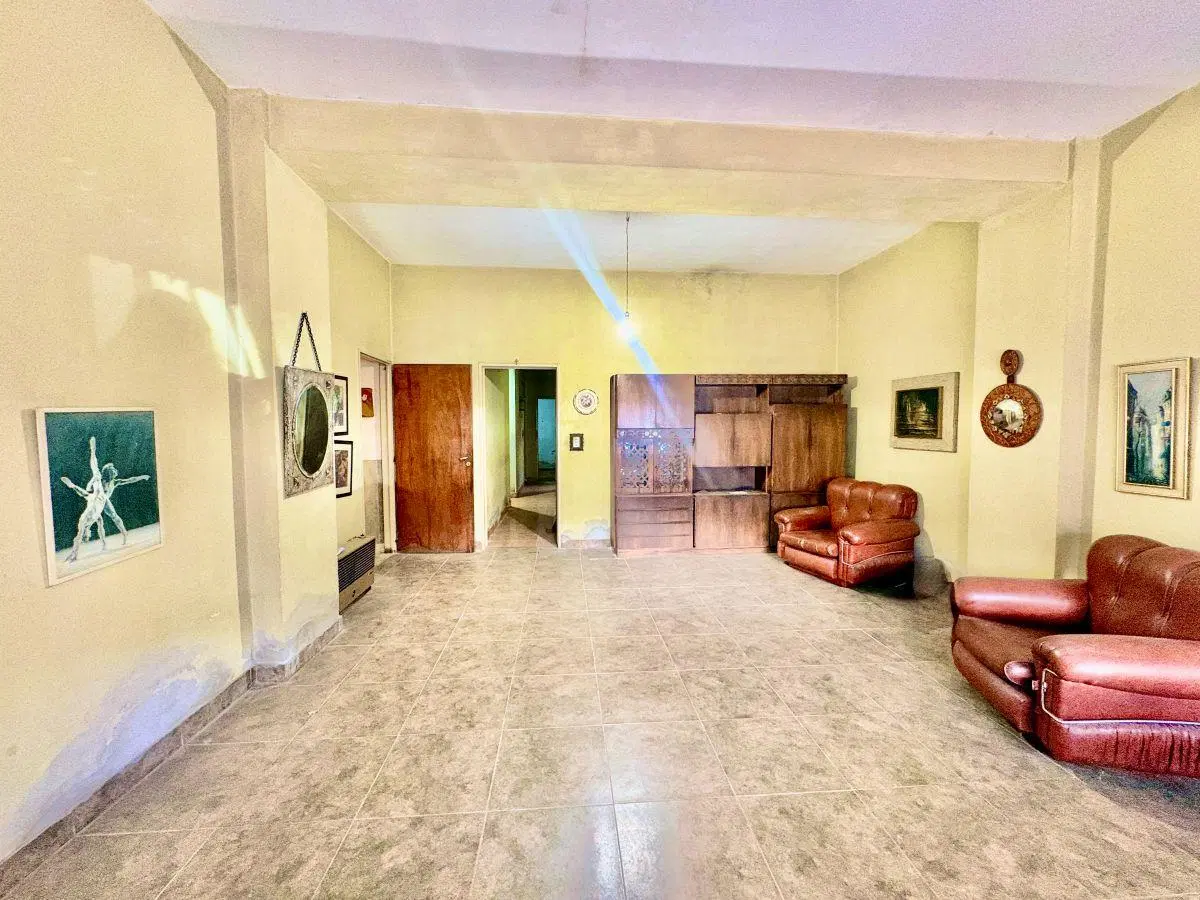 Casa 2 dormitorios con cochera en planta baja. Virasoro 1400. 1