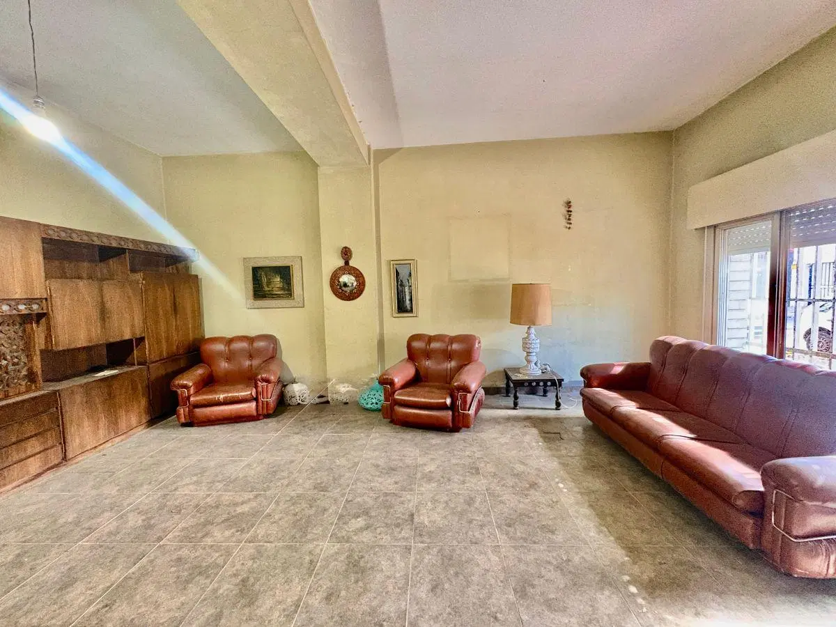 Casa 2 dormitorios con cochera en planta baja. Virasoro 1400. 2