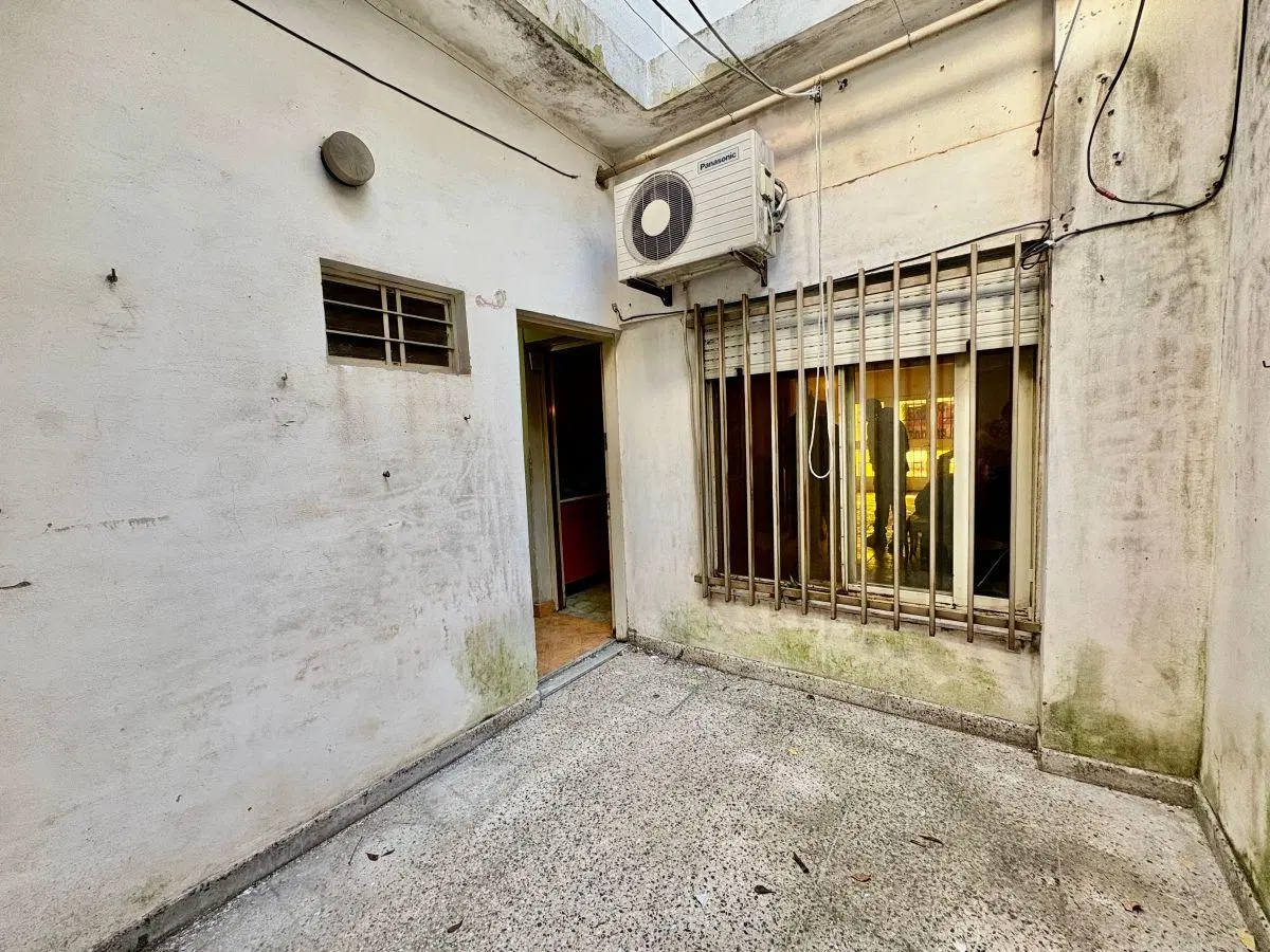 Casa 2 dormitorios con cochera en planta baja. Virasoro 1400. 5