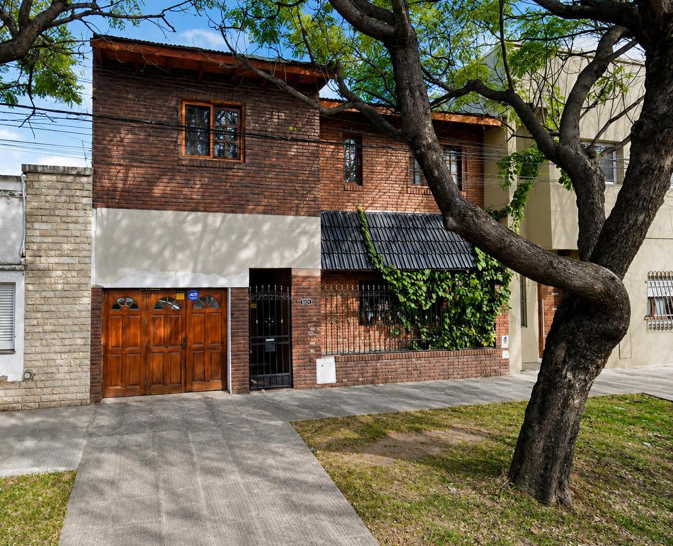Casa 4 dormitorios | Cochera | Patio con pileta | Terraza | Saavedra 1770.