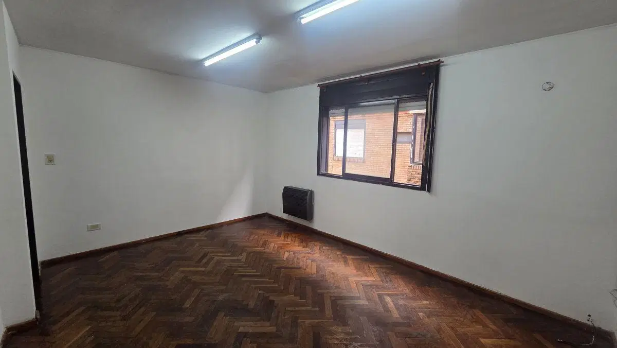 Departamento 2 dormitorios de 50m2 en alquiler, luminoso, próximo a Av. Pellegrini 4