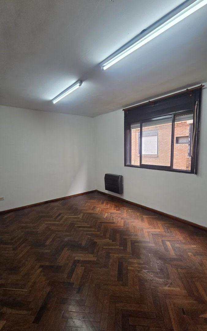 Foto de Departamento 2 dormitorios de 50m2 en alquiler, luminoso, próximo a Av. Pellegrini, imagen 3